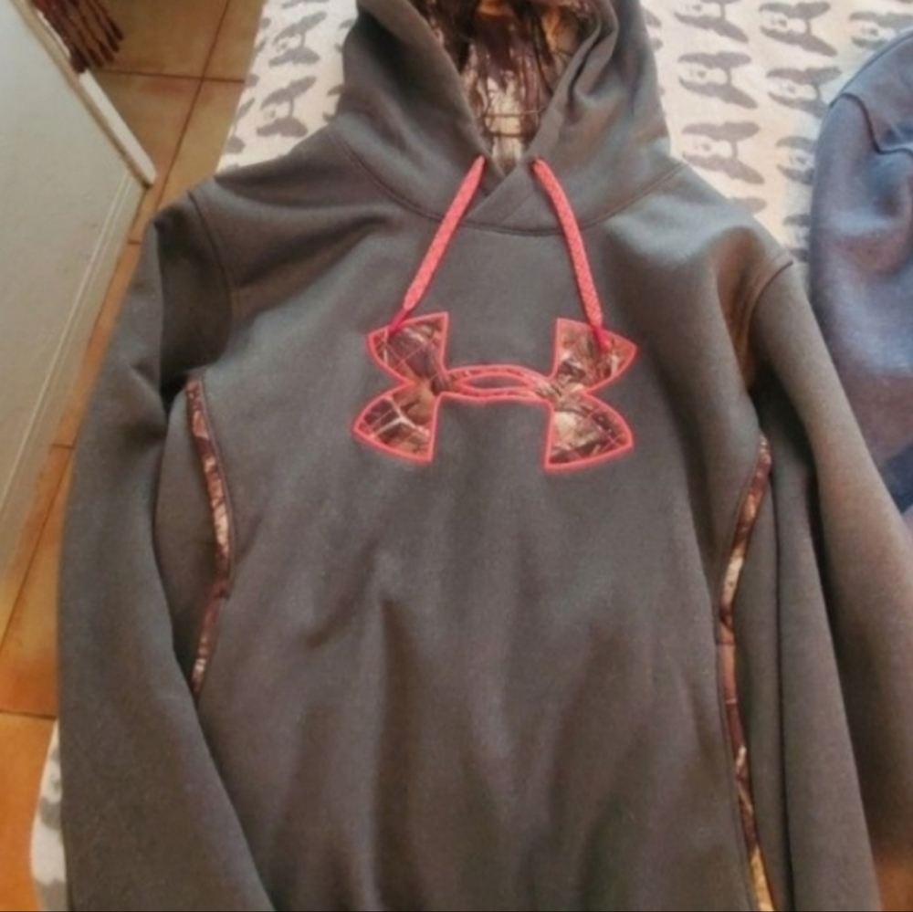 UA HOODIE -WOMENS XL